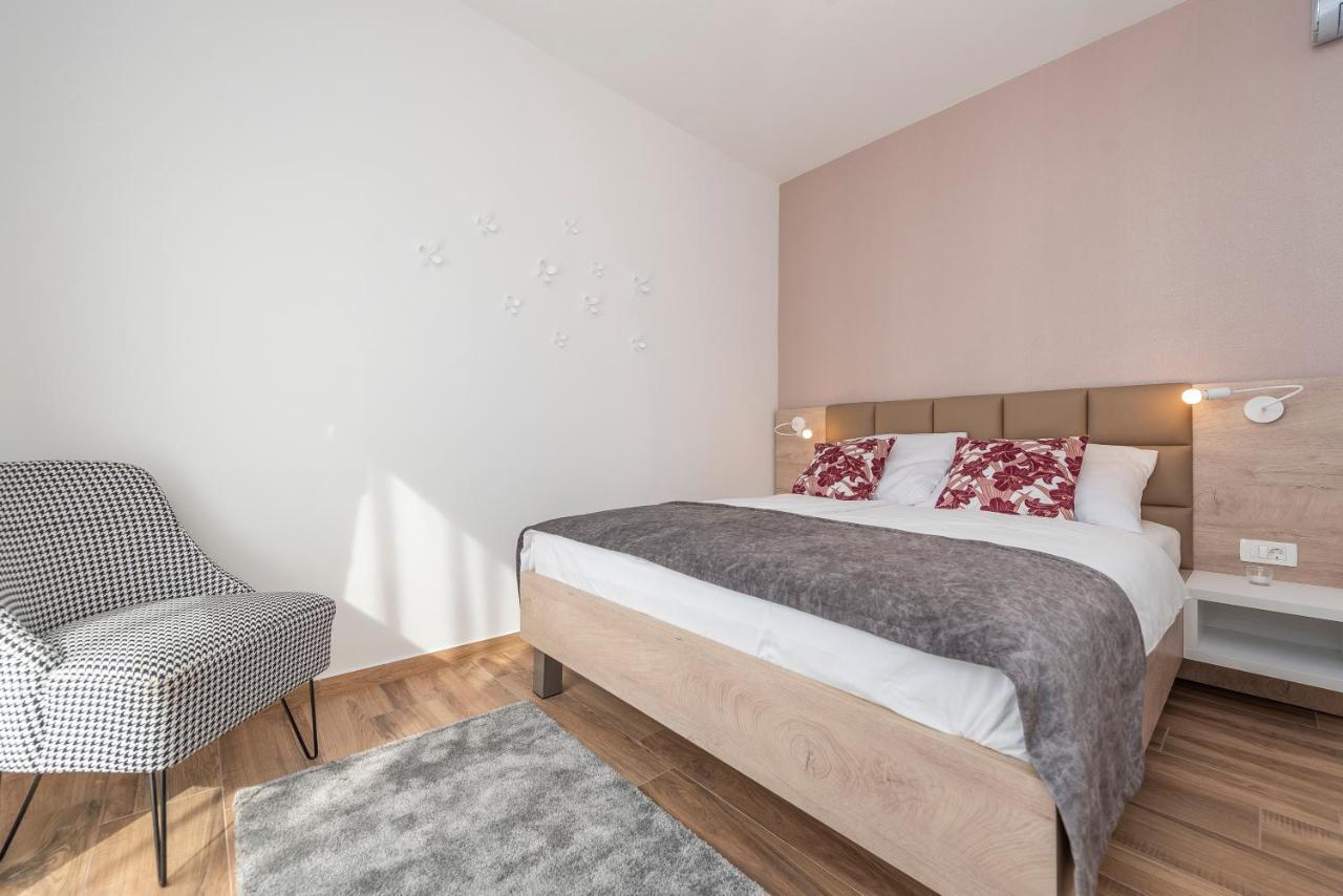 Luxury Apartments - La Vir 5& 6 Екстериор снимка
